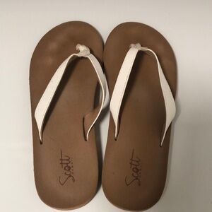 Scott Hawaii white and tan sandals flip flops